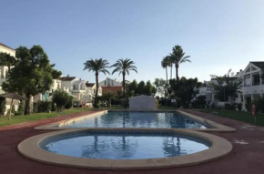 Bajo con piscina y jardín en Denia